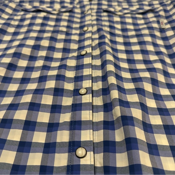 STIO Women’s Button Up Size Medium - Picture 7 of 10